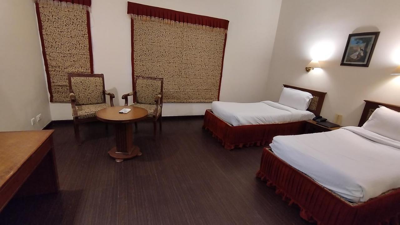 Hotel Sepal Bathinda Bagian luar foto