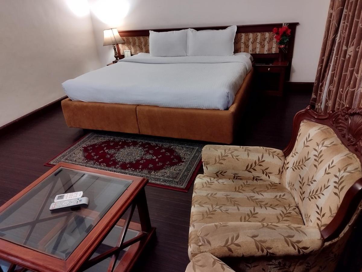 Hotel Sepal Bathinda Bagian luar foto