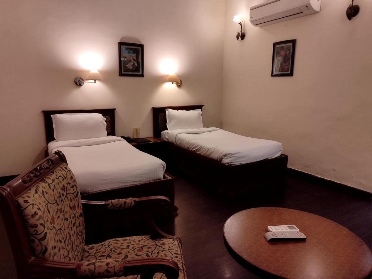 Hotel Sepal Bathinda Bagian luar foto