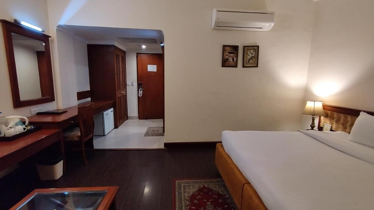 Hotel Sepal Bathinda Bagian luar foto